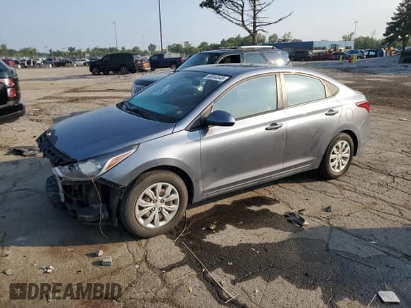 2018 Hyundai Accent SE z VIN 3KPC24A3XJE034186, wystawiony jako Copart lot #68844545 z przebiegiem 78 654 mil mil oraz Czysty tytuł • Clean title. Historia ofert i sprzedaży dostępna na DreamBid. Obrazek 1.