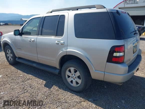 2008 Ford Explorer XLT с VIN 1FMEU73E58UA73424, выставлен на аукционе IAAI как лот 43031341 с пробегом 125 815 миль миль и . История ставок и продаж доступна на DreamBid. Изображение 3.
