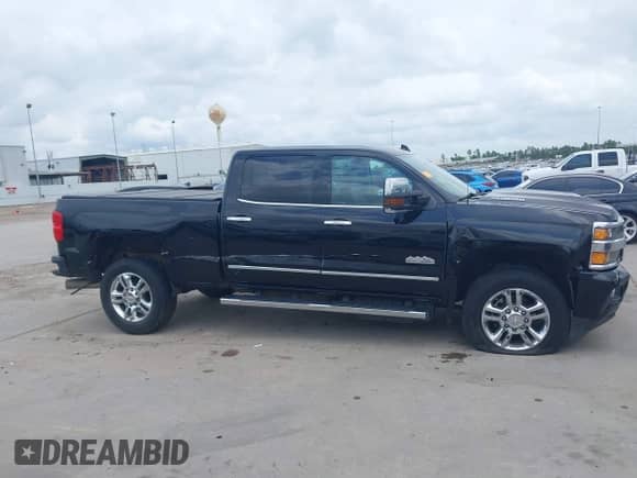 2018 Chevrolet Silverado 2500HD High Country с VIN 1GC1KXEY4JF228278, выставлен на аукционе IAAI как лот 42138827 с пробегом 64 550 миль миль и . История ставок и продаж доступна на DreamBid. Изображение 13.
