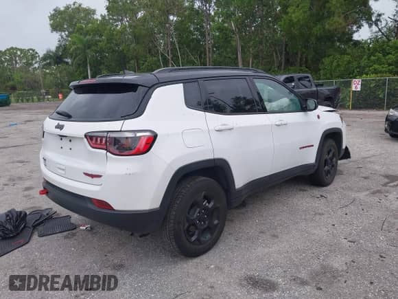 2023 Jeep Compass Trailhawk with VIN 3C4NJDDN8PT555422, listed as a IAAI auction lot 42430317 with 28,441 mi miles and . Bid and sale history available at DreamBid. Image 4.