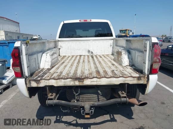 2007 Chevrolet Silverado 2500HD Work Truck с VIN 1GCHC29U47E156664, выставлен на аукционе IAAI как лот 42598454 с пробегом 271 132 миль миль и . История ставок и продаж доступна на DreamBid. Изображение 16.