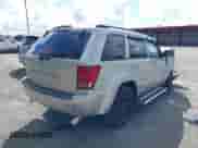 2006 Jeep Grand Cherokee Laredo z VIN 1J4GR48K26C323811, wystawiony jako IAAI lot #43477028 z przebiegiem 79 760 mil mil oraz . Historia ofert i sprzedaży dostępna na DreamBid. Obrazek 4.