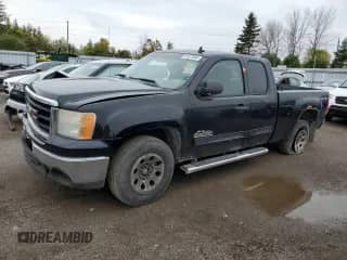 2011 GMC Sierra 1500 SL z VIN 1GTR2UEA4BZ186697, wystawiony jako Copart lot #81321305 z przebiegiem 309 324 mil mil oraz Szkoda całkowita • Salvage title. Historia ofert i sprzedaży dostępna na DreamBid. Obrazek 1.