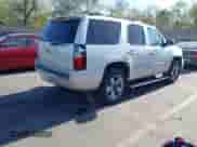 2014 Chevrolet Tahoe LTZ z VIN 1GNSKCE0XER128575, wystawiony jako IAAI lot #42009959 z przebiegiem 129 628 mil mil oraz . Historia ofert i sprzedaży dostępna na DreamBid. Obrazek 4.