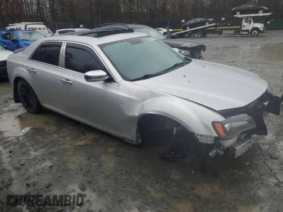 2012 Chrysler 300 S z VIN 2C3CCABG7CH232779, wystawiony jako Copart lot #82019144 z przebiegiem 96 216 mil mil oraz Szkoda całkowita • Salvage title. Historia ofert i sprzedaży dostępna na DreamBid. Obrazek 4.