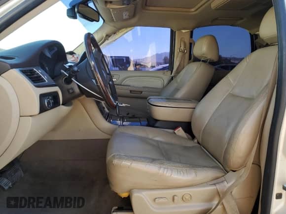 2009 Cadillac Escalade с VIN 1GYFC43559R226540, выставлен на аукционе Copart как лот 42137305 с пробегом 45 280 миль миль и Списание • Salvage title. История ставок и продаж доступна на DreamBid. Изображение 7.