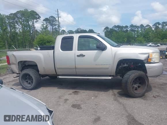 2008 Chevrolet Silverado 1500 1LT с VIN 2GCEC19C781149327, выставлен на аукционе IAAI как лот 42126913 с пробегом 194 629 миль миль и . История ставок и продаж доступна на DreamBid. Изображение 13.