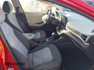 2020 Hyundai Ioniq SEL z VIN KMHC85LC2LU206678, wystawiony jako IAAI lot #43133390 z przebiegiem 80 534 mil mil oraz . Historia ofert i sprzedaży dostępna na DreamBid. Obrazek 5.