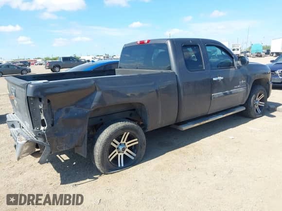 2011 Chevrolet Silverado 1500 LT z VIN 1GCRCSE08BZ222738, wystawiony jako IAAI lot #42884214 z przebiegiem 174 647 mil mil oraz . Historia ofert i sprzedaży dostępna na DreamBid. Obrazek 4.