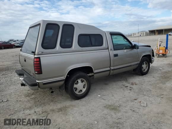 1998 GMC Sierra 1500 z VIN 1GTEC14W0WZ526005, wystawiony jako Copart lot #86539824 z przebiegiem 206 094 mil mil oraz Czysty tytuł • Clean title. Historia ofert i sprzedaży dostępna na DreamBid. Obrazek 3.
