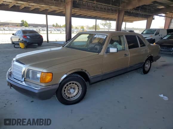 1984 Mercedes-Benz 500 с VIN WDBCA37A9EA045724, выставлен на аукционе Copart как лот 61617295 с пробегом 326 624 миль миль и Чистый • Clean title. История ставок и продаж доступна на DreamBid. Изображение 1.
