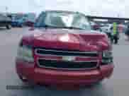 2010 Chevrolet Suburban LT z VIN 1GNUCJE03AR267838, wystawiony jako IAAI lot #42535623 z przebiegiem 265 769 mil mil oraz . Historia ofert i sprzedaży dostępna na DreamBid. Obrazek 12.