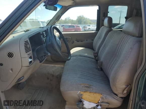 1998 GMC Sierra 1500 z VIN 1GTEC19M4WE509786, wystawiony jako Copart lot #80640605 z przebiegiem 220 444 mil mil oraz Szkoda całkowita • Salvage title. Historia ofert i sprzedaży dostępna na DreamBid. Obrazek 7.