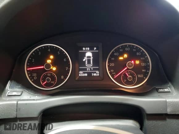 2011 Volkswagen Tiguan S с VIN WVGBV7AX9BW552610, выставлен на аукционе Copart как лот 81471285 с пробегом 65 049 миль миль и Списание • Salvage title. История ставок и продаж доступна на DreamBid. Изображение 9.