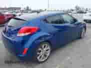 2015 Hyundai Veloster z VIN KMHTC6AD0FU243328, wystawiony jako IAAI lot #42439313 z przebiegiem 96 997 mil mil oraz . Historia ofert i sprzedaży dostępna na DreamBid. Obrazek 4.