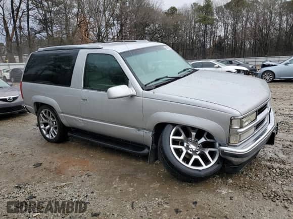 1997 Chevrolet Tahoe z VIN 3GNEK18R7VG115312, wystawiony jako Copart lot #89409665 z przebiegiem 187 159 mil mil oraz Szkoda całkowita • Salvage title. Historia ofert i sprzedaży dostępna na DreamBid. Obrazek 4.