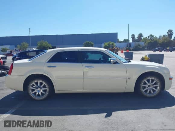 2007 Chrysler 300 C с VIN 2C3LA63H97H876106, выставлен на аукционе IAAI как лот 43046182 с пробегом 62 546 миль миль и . История ставок и продаж доступна на DreamBid. Изображение 13.