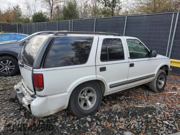 2001 Chevrolet Blazer LT с VIN 1GNCS13W612198738, выставлен на аукционе Copart как лот 80969694 с пробегом 299 569 миль миль и Списание • Salvage title. История ставок и продаж доступна на DreamBid. Изображение 3.