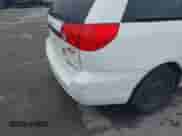 2010 Toyota Sienna CE z VIN 5TDKK4CC7AS312444, wystawiony jako IAAI lot #42291580 z przebiegiem 215 260 mil mil oraz . Historia ofert i sprzedaży dostępna na DreamBid. Obrazek 14.