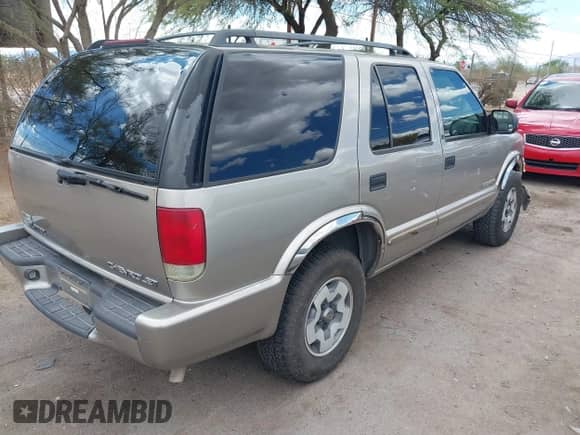 2002 Chevrolet Blazer LS с VIN 1GNDT13W32K218169, выставлен на аукционе IAAI как лот 42397295 с пробегом 99 970 миль миль и . История ставок и продаж доступна на DreamBid. Изображение 4.