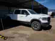 2020 Ram 1500 Rebel z VIN 1C6SRFLT0LN377370, wystawiony jako Copart lot #63436795 z przebiegiem 75 251 mil mil oraz Szkoda całkowita • Salvage title. Historia ofert i sprzedaży dostępna na DreamBid. Obrazek 4.