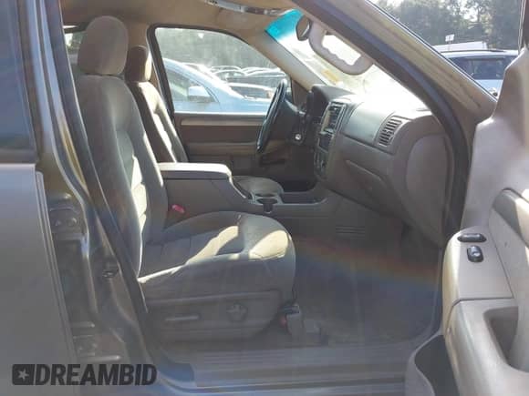 2003 Ford Explorer XLT with VIN 1FMZU63K83ZA92143, listed as a IAAI auction lot 42437278 with 286,800 mi miles and . Bid and sale history available at DreamBid. Image 5.
