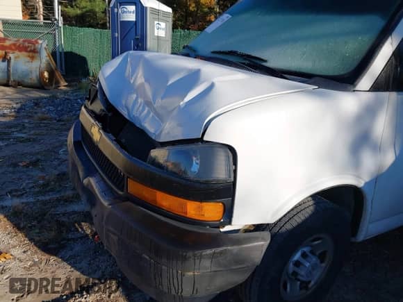 2018 Chevrolet Express Cargo z VIN 1GCWGBFP1J1315181, wystawiony jako IAAI lot #43227788 z przebiegiem 202 417 mil mil oraz . Historia ofert i sprzedaży dostępna na DreamBid. Obrazek 6.