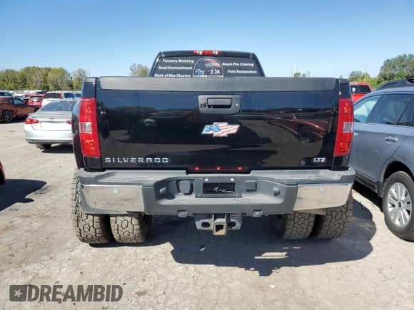 2013 Chevrolet Silverado 3500HD LTZ z VIN 1GC4K1C89DF172128, wystawiony jako Copart lot #74984854 z przebiegiem 176 036 mil mil oraz Szkoda całkowita • Salvage title. Historia ofert i sprzedaży dostępna na DreamBid. Obrazek 6.