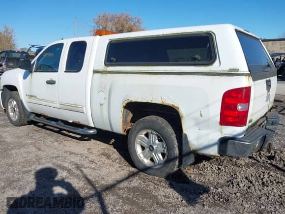 2010 Chevrolet Silverado 1500 LT z VIN 1GCSKSE31AZ119884, wystawiony jako IAAI lot #43543636 z przebiegiem 165 091 mil mil oraz . Historia ofert i sprzedaży dostępna na DreamBid. Obrazek 3.