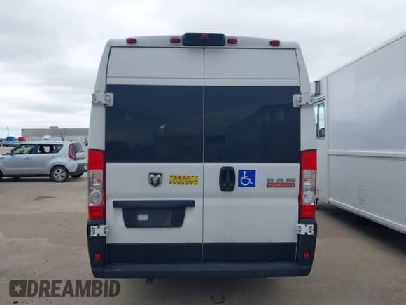 2020 Ram ProMaster z VIN 3C6URVUG1LE113972, wystawiony jako IAAI lot #42729990 z przebiegiem 45 177 mil mil oraz . Historia ofert i sprzedaży dostępna na DreamBid. Obrazek 16.