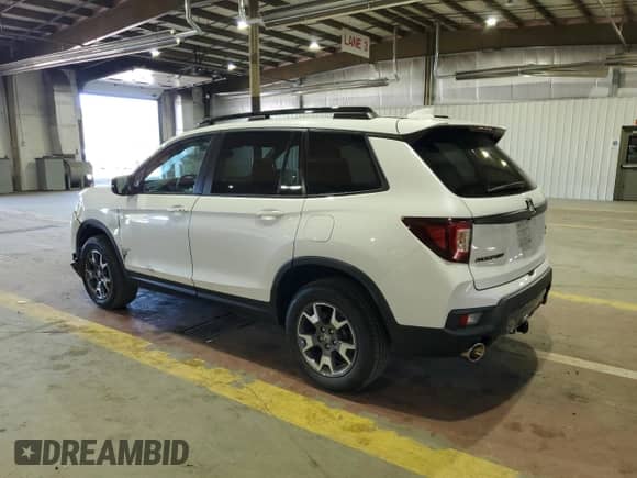 2022 Honda Passport TrailSport with VIN 5FNYF8H65NB013425, listed as a Copart auction lot 84797005 with 35,155 mi miles and Salvage title. Bid and sale history available at DreamBid. Image 2.