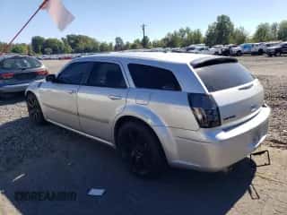 2006 Dodge Magnum R/T z VIN 2D4GV57296H252437, wystawiony jako Copart lot #70065884 z przebiegiem 243 487 mil mil oraz Szkoda całkowita • Salvage title. Historia ofert i sprzedaży dostępna na DreamBid. Obrazek 2.