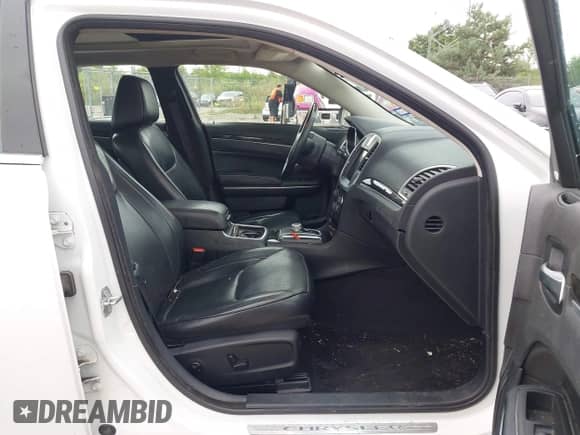 2016 Chrysler 300 C с VIN 2C3CCAEG5GH358107, выставлен на аукционе IAAI как лот 43021353 с пробегом 122 552 миль миль и . История ставок и продаж доступна на DreamBid. Изображение 5.