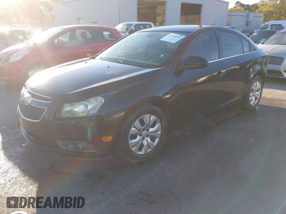 2012 Chevrolet Cruze LS z VIN 1G1PD5SH7C7349681, wystawiony jako IAAI lot #43498737 z przebiegiem 133 929 mil mil oraz . Historia ofert i sprzedaży dostępna na DreamBid. Obrazek 2.