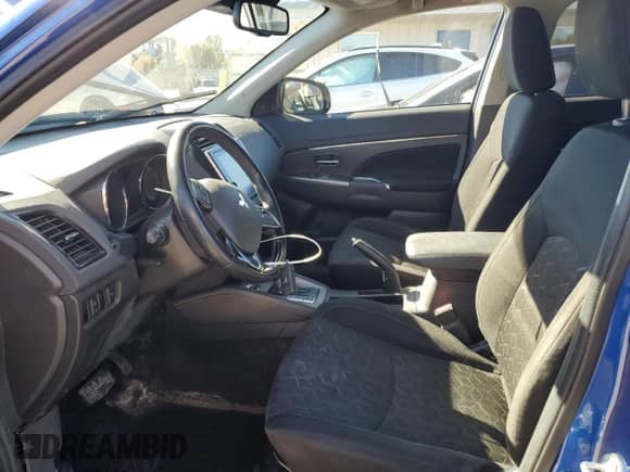 2021 Mitsubishi Outlander ES z VIN JA4ARUAU9MU034157, wystawiony jako Copart lot #86621645 z przebiegiem 67 670 mil mil oraz Szkoda całkowita • Salvage title. Historia ofert i sprzedaży dostępna na DreamBid. Obrazek 7.