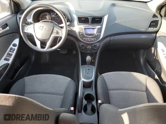 2013 Hyundai Accent GS z VIN KMHCT5AE4DU100415, wystawiony jako Copart lot #63779775 z przebiegiem 102 727 mil mil oraz Szkoda całkowita • Salvage title. Historia ofert i sprzedaży dostępna na DreamBid. Obrazek 8.