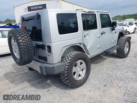 2008 Jeep Wrangler Unlimited Sahara с VIN 1J8GA59138L610451, выставлен на аукционе IAAI как лот 42297978 с пробегом 110 339 миль миль и . История ставок и продаж доступна на DreamBid. Изображение 4.