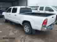 2007 Toyota Tacoma PreRunner z VIN 3TMKU72N57M013302, wystawiony jako IAAI lot #43089625 z przebiegiem 146 945 mil mil oraz . Historia ofert i sprzedaży dostępna na DreamBid. Obrazek 3.