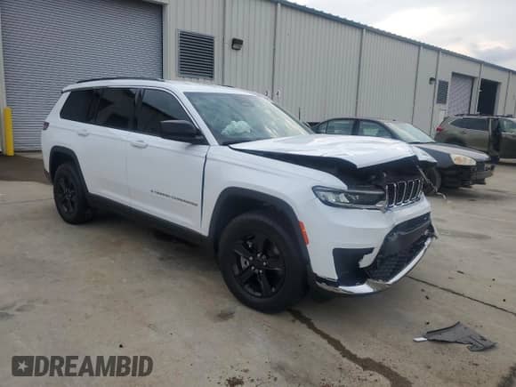 2024 Jeep Grand Cherokee Laredo with VIN 1C4RJJAG0R8504522, listed as a Copart auction lot 63465685 with 30,390 mi miles and Salvage title. Bid and sale history available at DreamBid. Image 4.