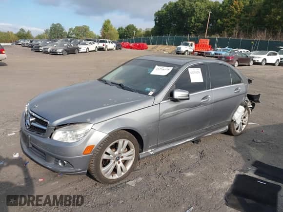 2011 Mercedes-Benz C 300 Sport z VIN WDDGF8BB8BR142823, wystawiony jako IAAI lot #43254470 z przebiegiem 88 458 mil mil oraz . Historia ofert i sprzedaży dostępna na DreamBid. Obrazek 17.