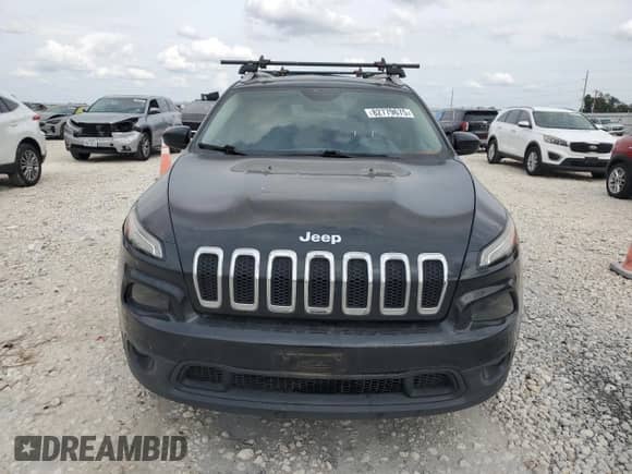 2014 Jeep Cherokee Latitude with VIN 1C4PJMCS7EW241090, listed as a Copart auction lot 82779675 with 146,040 mi miles and Clean title. Bid and sale history available at DreamBid. Image 5.