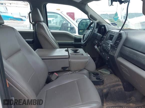 2019 Ford F-250 XL z VIN 1FT7W2A62KEC45366, wystawiony jako IAAI lot #42549198 z przebiegiem 111 729 mil mil oraz . Historia ofert i sprzedaży dostępna na DreamBid. Obrazek 5.