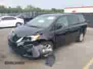 2017 Toyota Sienna LE Auto Access Seat с VIN 5TDKZ3DC4HS879967, выставлен на аукционе IAAI как лот 42680163 с пробегом 136 047 миль миль и . История ставок и продаж доступна на DreamBid. Изображение 17.