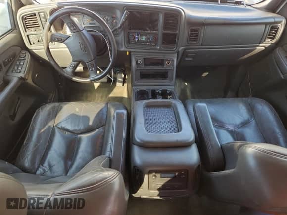 2003 Chevrolet Silverado 2500HD LT z VIN 1GCHK23113F145501, wystawiony jako Copart lot #70330285 z przebiegiem 193 103 mil mil oraz Szkoda całkowita • Salvage title. Historia ofert i sprzedaży dostępna na DreamBid. Obrazek 8.