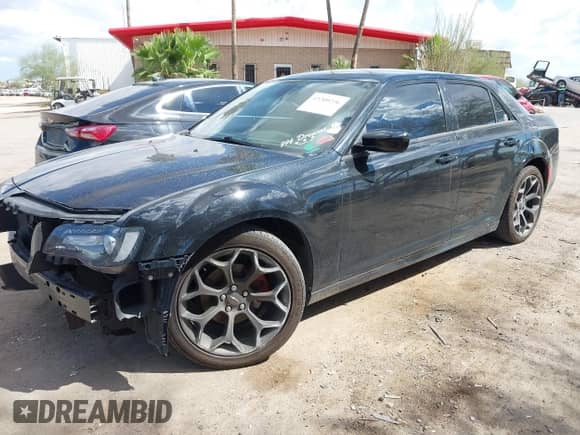 2019 Chrysler 300 S z VIN 2C3CCABG9KH693710, wystawiony jako IAAI lot #43200236 z przebiegiem 39 176 mil mil oraz . Historia ofert i sprzedaży dostępna na DreamBid. Obrazek 18.