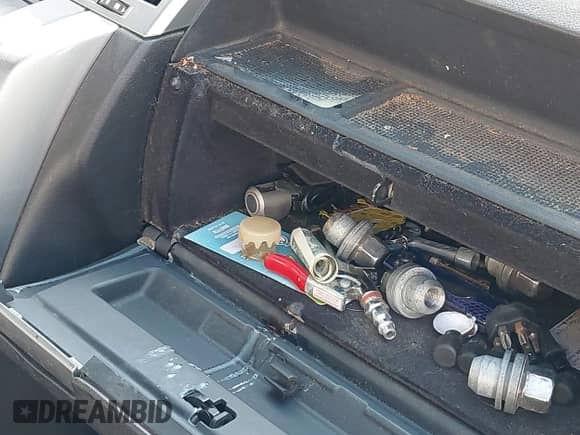 2007 Land Rover Range Rover Sport SC z VIN SALSH23427A983160, wystawiony jako IAAI lot #40561040 z przebiegiem Nie podano mil oraz . Historia ofert i sprzedaży dostępna na DreamBid. Obrazek 6.