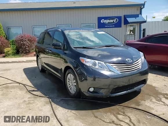2017 Toyota Sienna XLE Auto Access Seat with VIN 5TDYZ3DC1HS890063, listed as a Copart auction lot 69876045 with 81,152 mi miles and Salvage title. Bid and sale history available at DreamBid. Image 14.