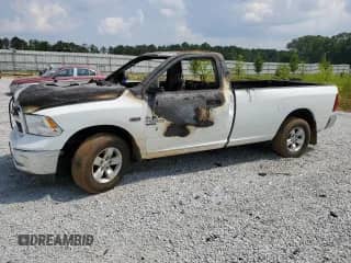 2019 Ram 1500 Tradesman z VIN 3C6JR6DT0KG674611, wystawiony jako Copart lot #62352015 z przebiegiem Nie podano mil oraz Nie do naprawy • Non repairable. Historia ofert i sprzedaży dostępna na DreamBid. Obrazek 1.