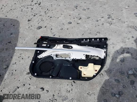 2020 Toyota Prius L Eco with VIN JTDKARFU8L3112410, listed as a Copart auction lot 83800475 with 32,318 mi miles and Salvage title. Bid and sale history available at DreamBid. Image 12.