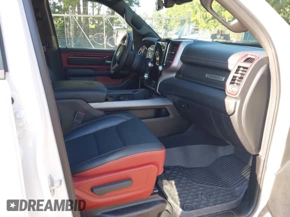 2025 Ram 1500 Rebel z VIN 1C6SRFLP2SN581797, wystawiony jako IAAI lot #43061676 z przebiegiem 25 190 mil mil oraz . Historia ofert i sprzedaży dostępna na DreamBid. Obrazek 5.